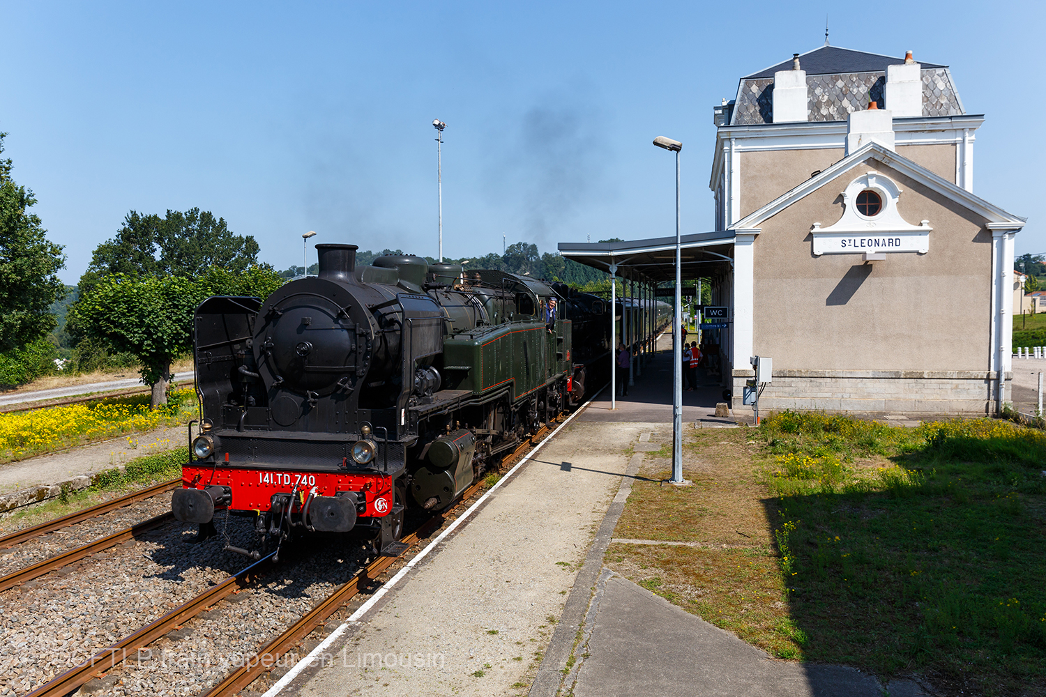 Le train touristique arrive à St-Léonard-de-Noblat. Photo : CFTLP